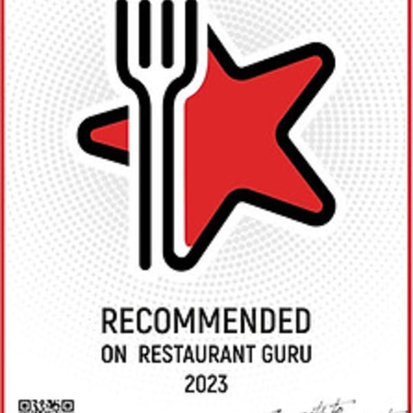 Royal Pizza's 2023 Restaurant Guru recommendation badge, featuring a fork and red star.